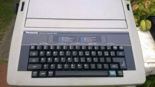 Panasonic-Electric-Typewriter-KX-R305-with-hard-cover.jpg