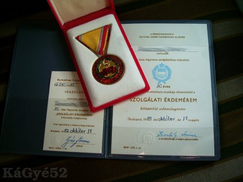Szolgálati érdemérem és a papírjai