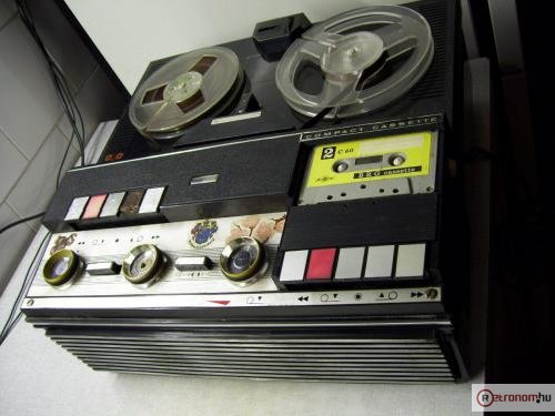BRG M-11 szalagos-kazettás magnetofon