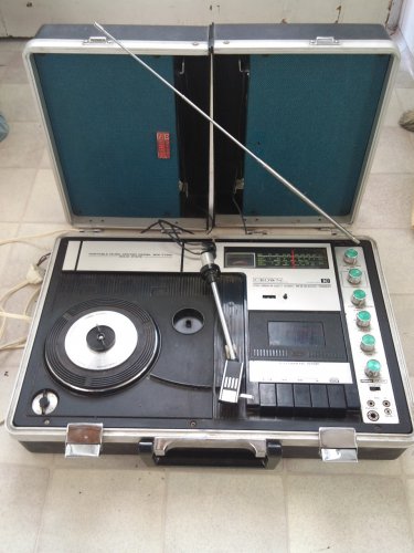 CROWN SCP-775W music center