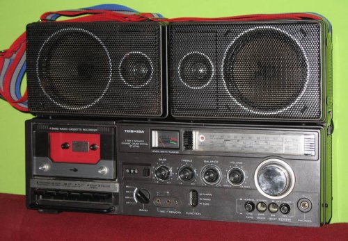 Toshiba Bombax rádiósmagnó Toshiba Bombax rádiósmagnó