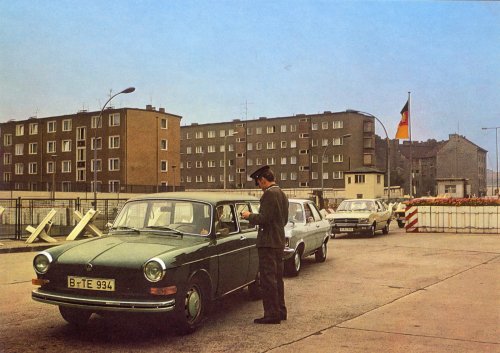 Átkelő Nyugat- és Kelet-Berlin határán Átkelő Nyugat- és Kelet-Berlin határán