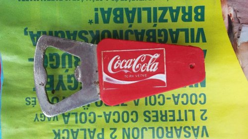 Coca-Cola sörnyitó