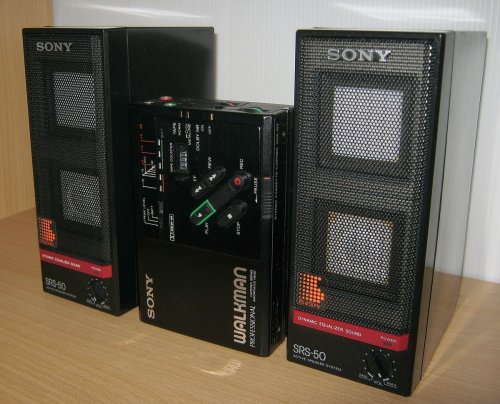 Sony SRS-50 mini aktiv APM hangsugárzó WM-D3C-vel. Sony SRS-50 mini aktiv APM hangsugárzó WM-D3C-vel.