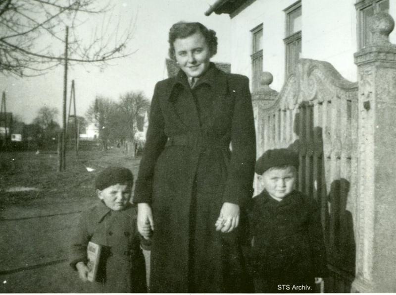 Ruházkodás 1956-ban.