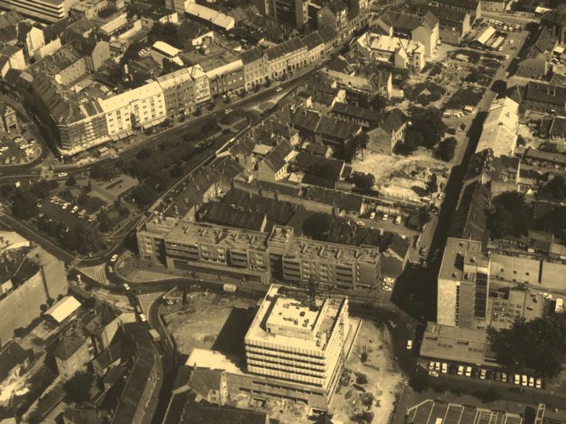 Köztársaság tér, épülő városháza, Thököly utca