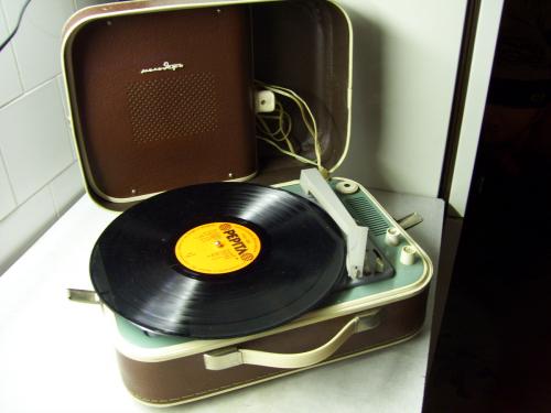 Melodzsia lemezjátszó barna