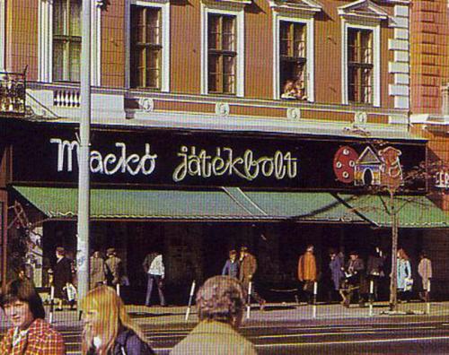Mackó Játékbolt neon Mackó Játékbolt neon
