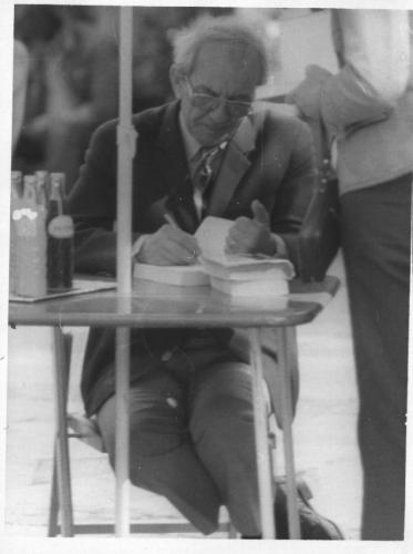 Berkesi András dedikál