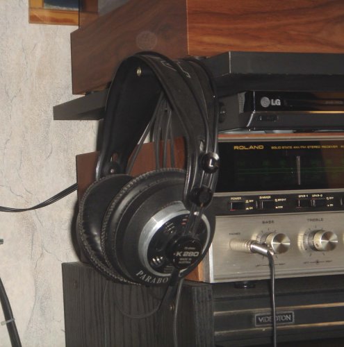 AKG K-280 fejhallgató