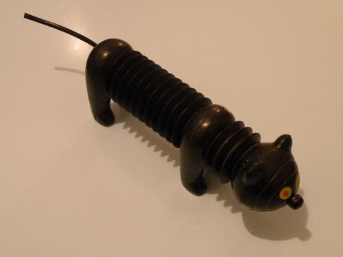 Macska harmónika alakú testtel és árnyékkal