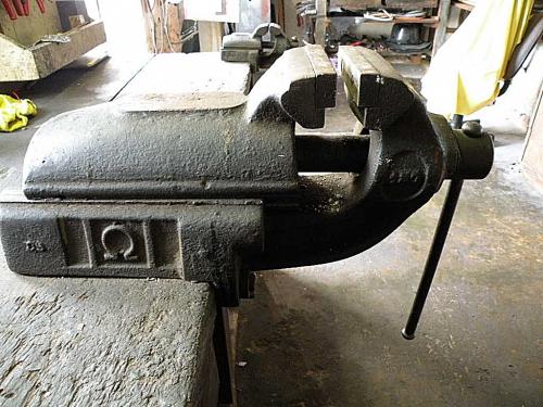 Satupad    OMEGA jelzésű satu