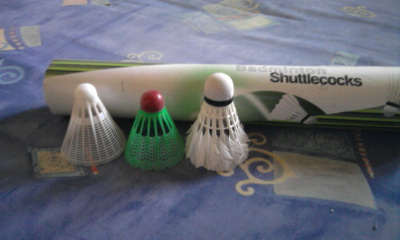 Tollaslabdák dobozzal