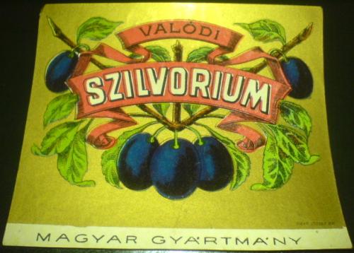 Szilvórium ital címke