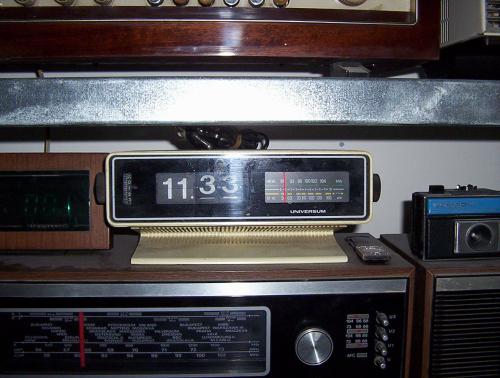 Universum lapozós óra