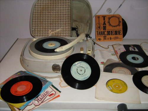 Lemezjátszó kislemezekkel