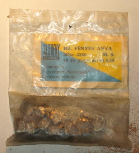 Csavaranyák eredeti csomagolásban Nincs kibontva