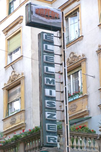 Közért Élelmiszer világító reklám Közért Élelmiszer világító reklám