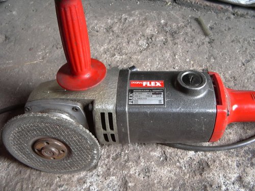 Flex gyártmányú sarokcsiszoló ("flex")