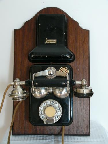 CB 24-es telefon (Ericsson)