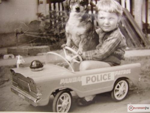 Pedálos rendőrautó