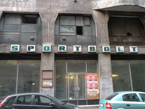 Sportbolt világító felirat