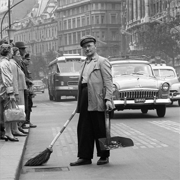 Utcaseprő   BUDAPEST