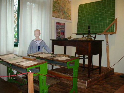 Népiskolai berendezés