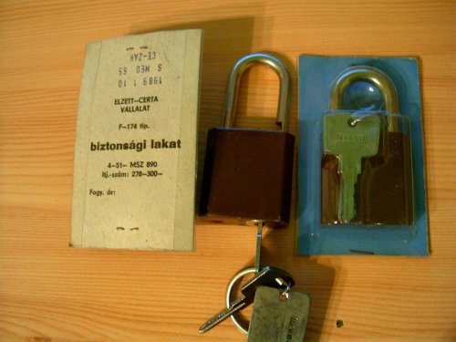 Elzett lakat 