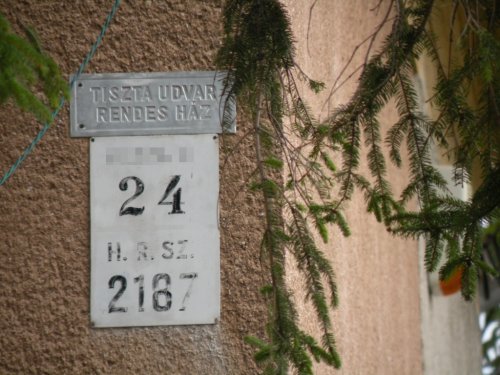Tiszta udvar rendes ház tábla Tiszta udvar rendes ház tábla