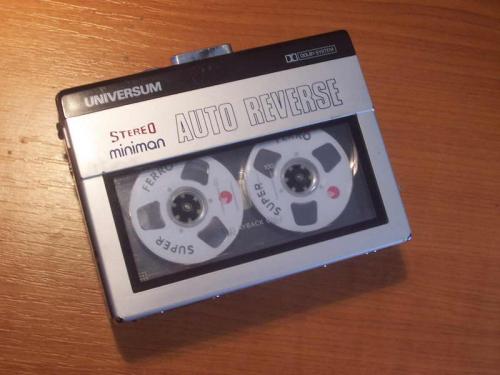 Universum Walkman CR2332 