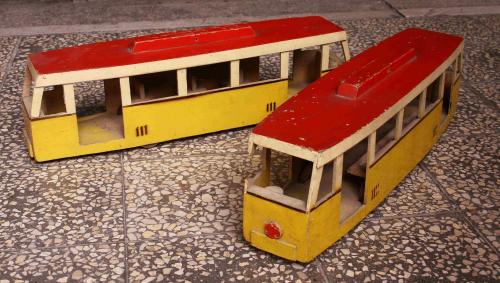 Játék villamosok fa