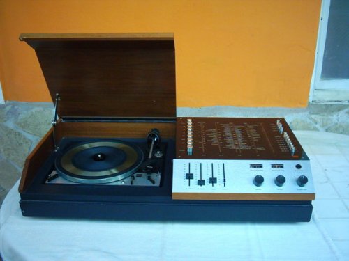 Wega-Dual music center