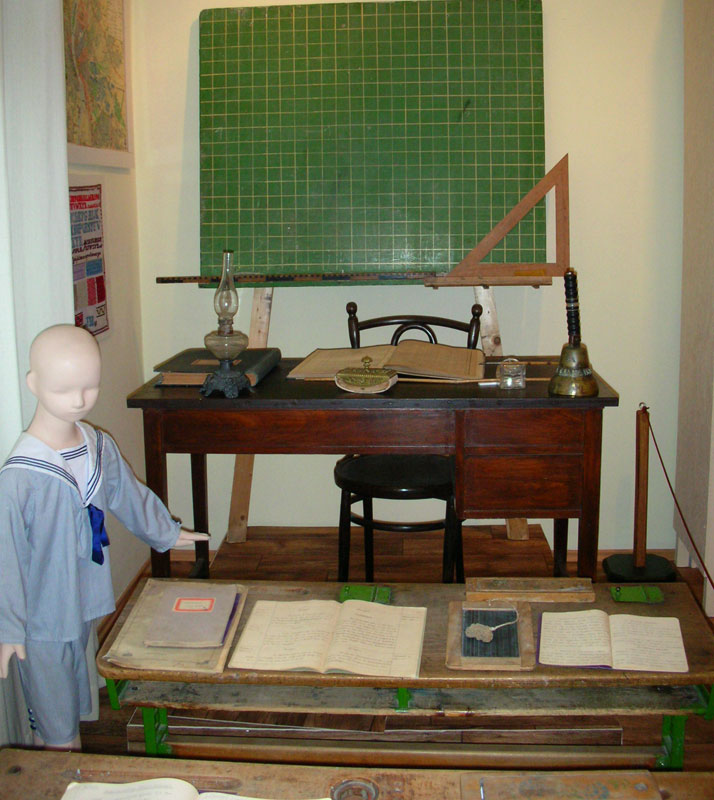 Népiskolai berendezés