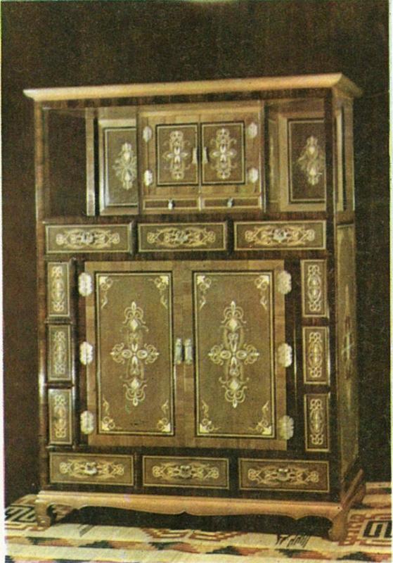 Korabeli szekrény