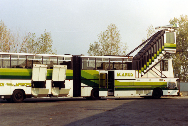 Kinyitott állapotban, beszállásra készen