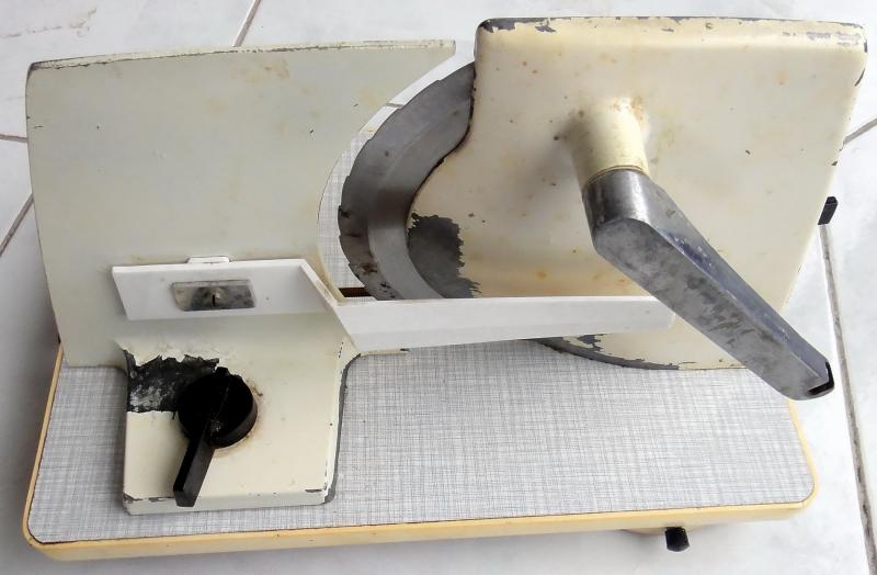 Tapadókorongos Kenyérszeletelő