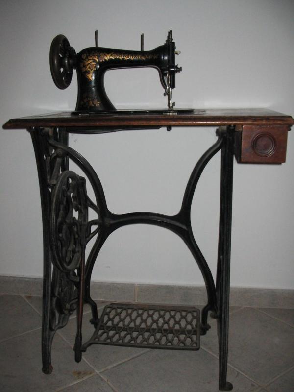 Singer 2.jpg
