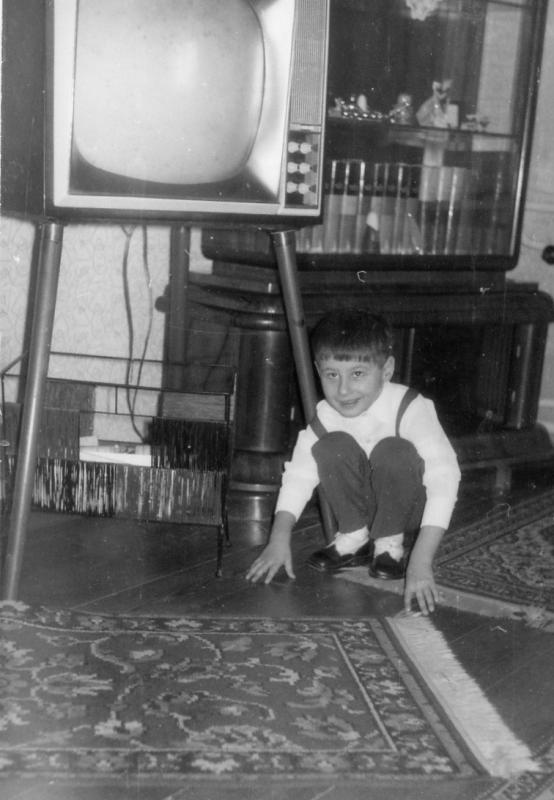 gyerekkoromban a saját tv-nk elött