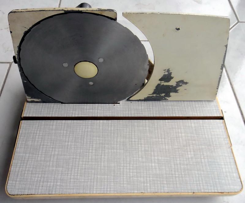 Tapadókorongos Kenyérszeletelő